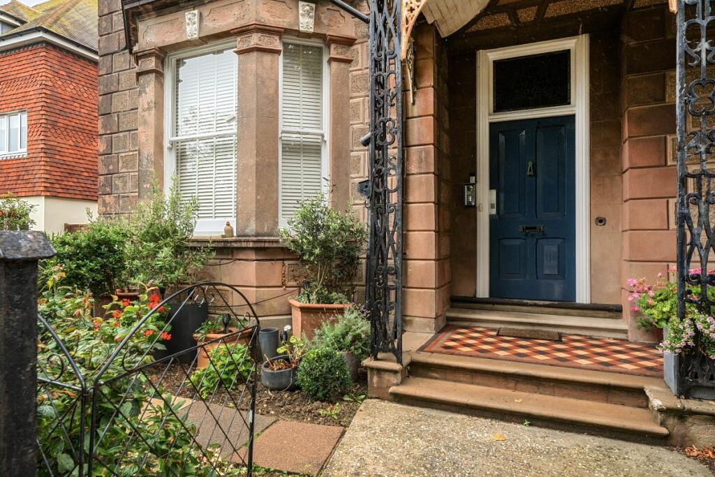 Main image of property: 1 Eatonhurst, Norfolk Square, Bognor Regis, West Sussex, PO21 2JA