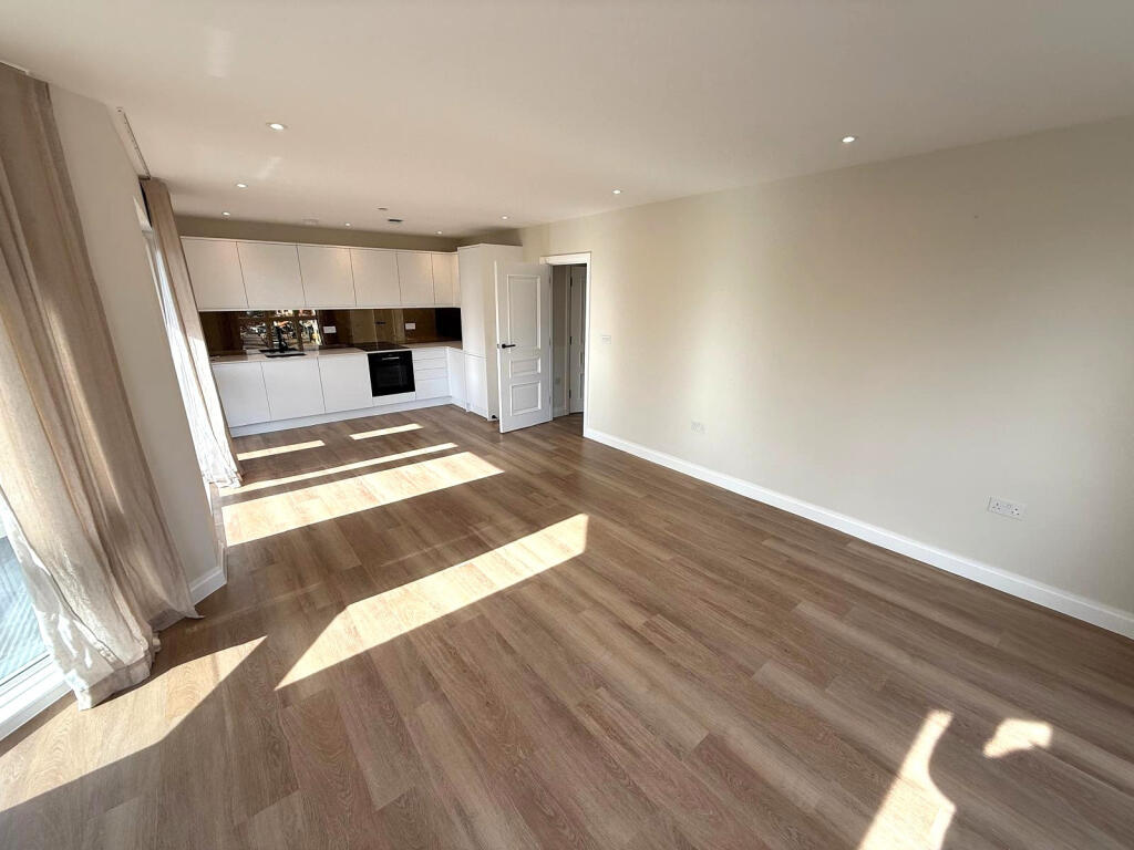 Main image of property: 177 179 High Road, Chigwell, IG7
