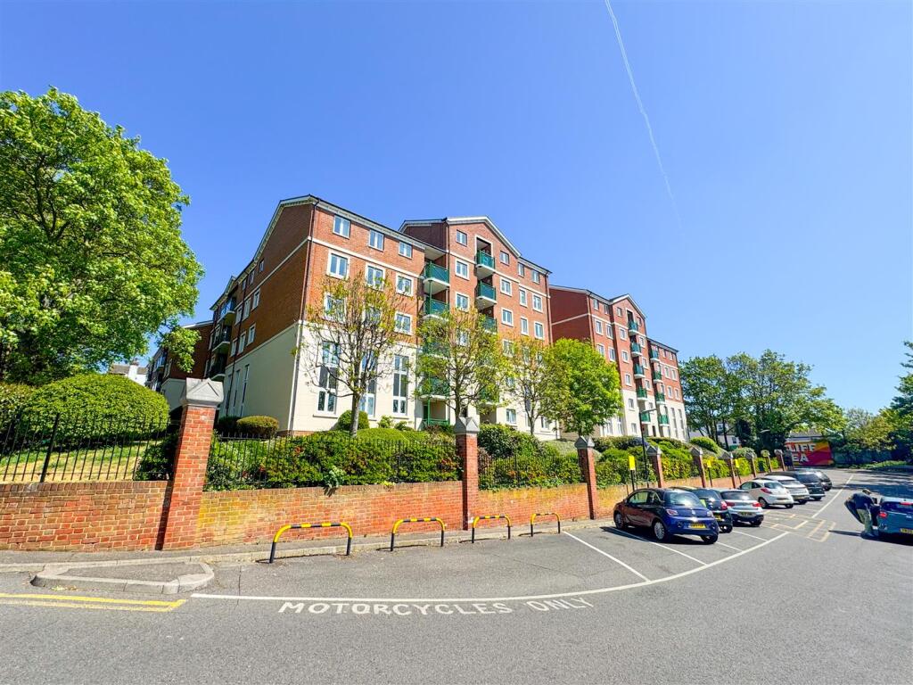 Main image of property: Hamlet Court Road, Westcliff-on-Sea