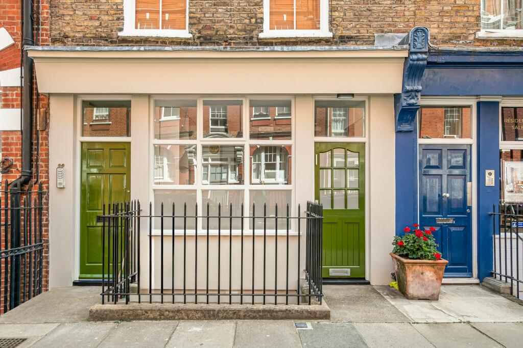 Main image of property: 20a Hanson Street, Fitzrovia, W1W 6UF