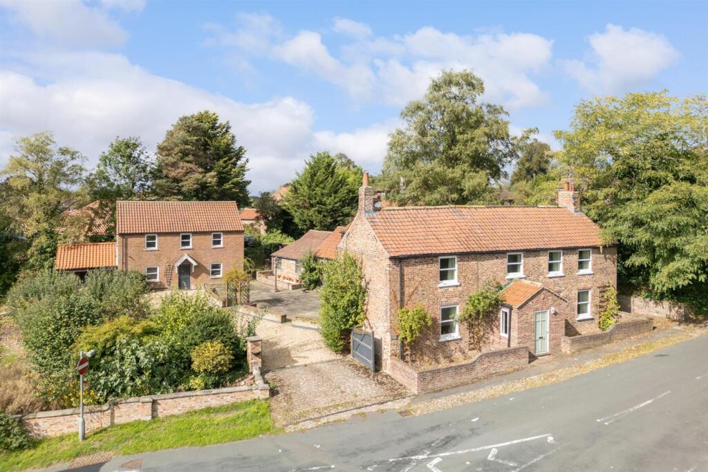 Main image of property: Avenue Farm, Easingwold, York