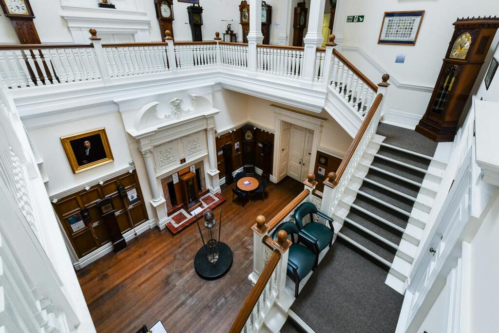 uptonhallint60.jpg