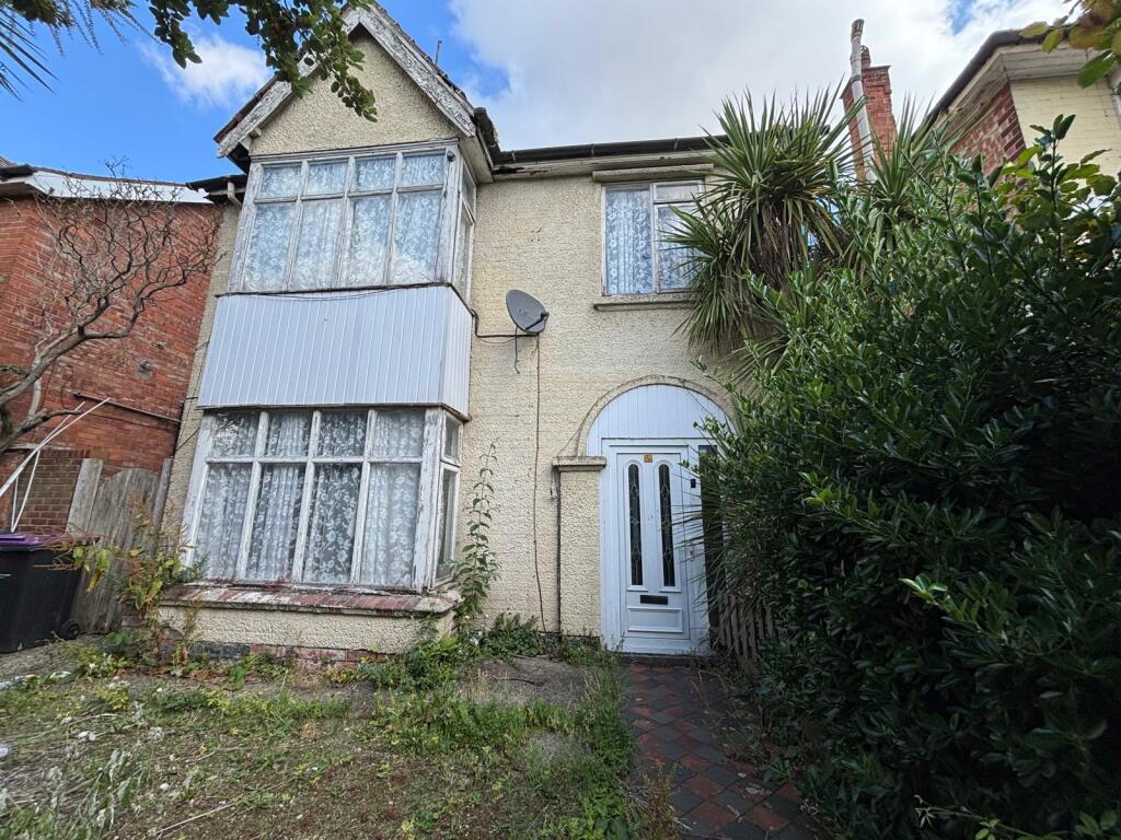 Main image of property: 5 Scarbrough Avenue, Skegness PE25 2SZ