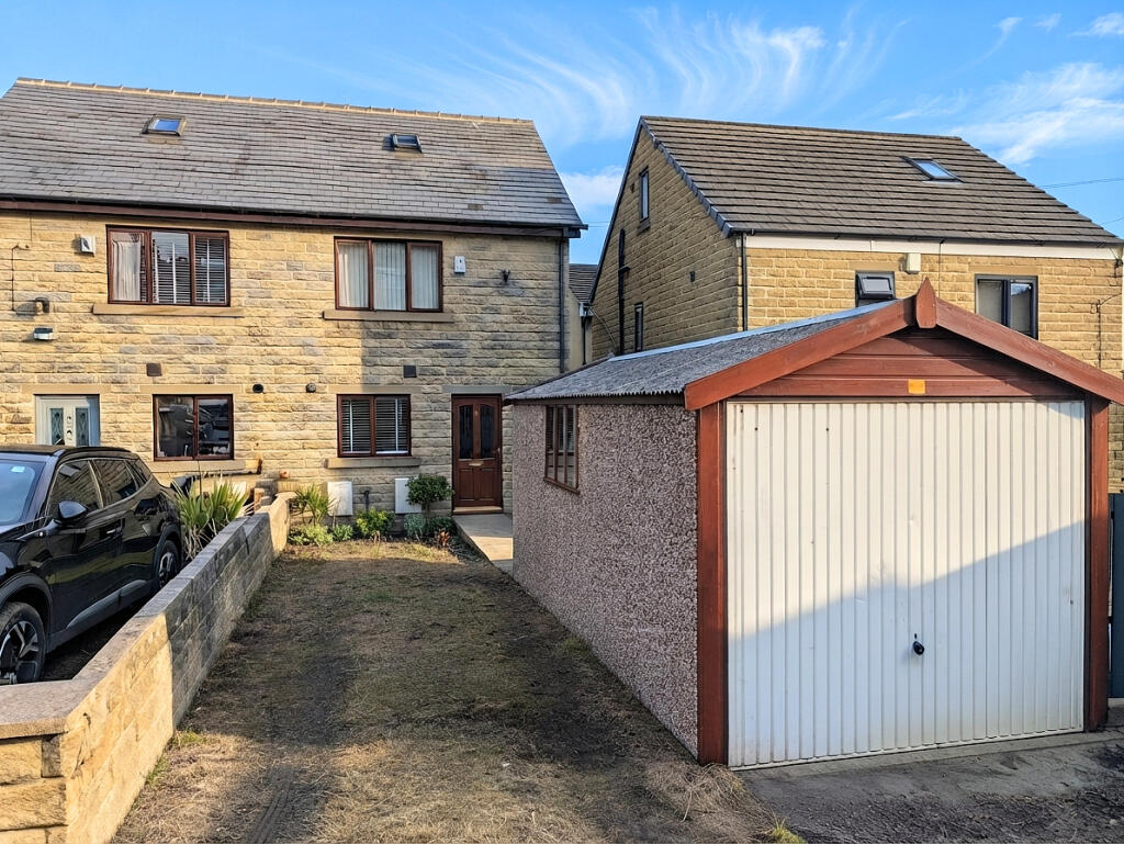 Main image of property: 3 Earl Terrace, Ovenden, Halifax, HX3 5PU