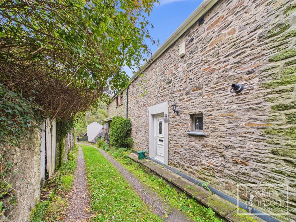 Main image of property: Troedrhiw-Trwyn, Pontypridd