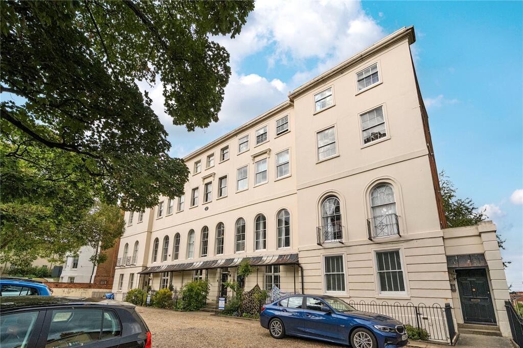 Main image of property: Castle Hill, Reading, Berkshire, RG1
