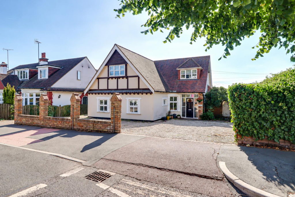Main image of property: * STAR BUY * Hadleigh Road, Leigh-on-Sea