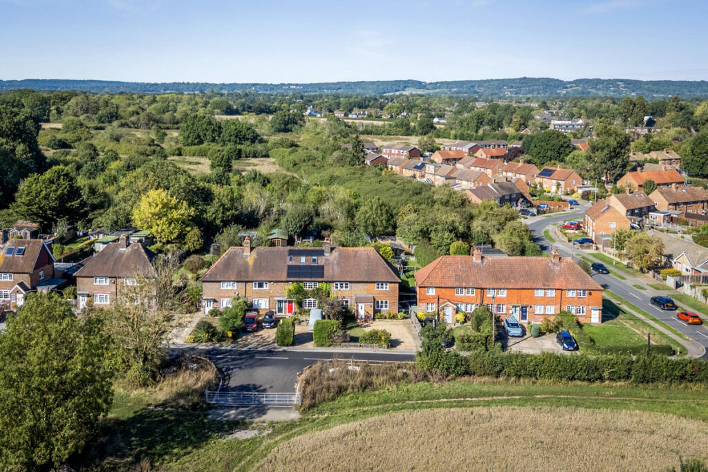 Main image of property: Lingfield Road, Edenbridge, TN8