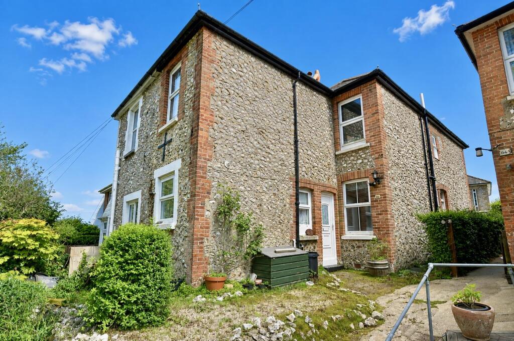 Main image of property: CHAIN FREE * VENTNOR