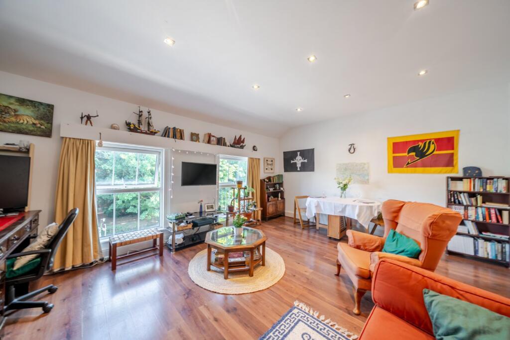 Main image of property: Kingston Hill, Kingston upon Thames, Surrey, KT2