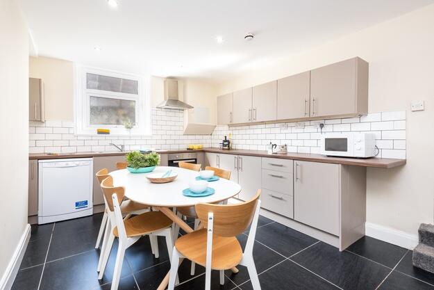 Main image of property: 60 Chestnut Avenue, Hyde Park, Leeds, LS6 1BA