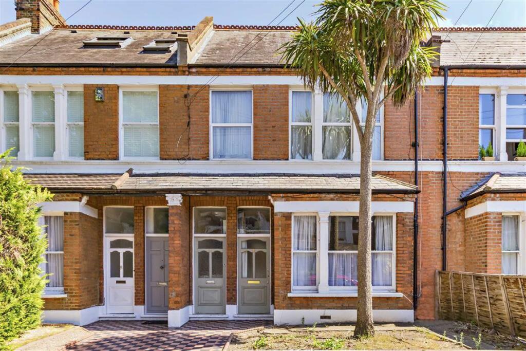 Main image of property: Ashleigh Road, Mortlake
