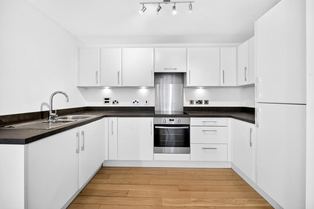 Main image of property: Shoreditch Heights, Britannia Walk, Islington, London, N1 7GN