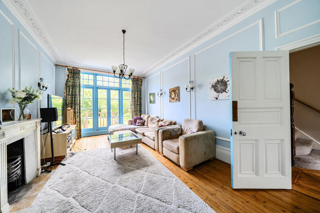 Main image of property: Grand Avenue, Muswell Hill, London, N10