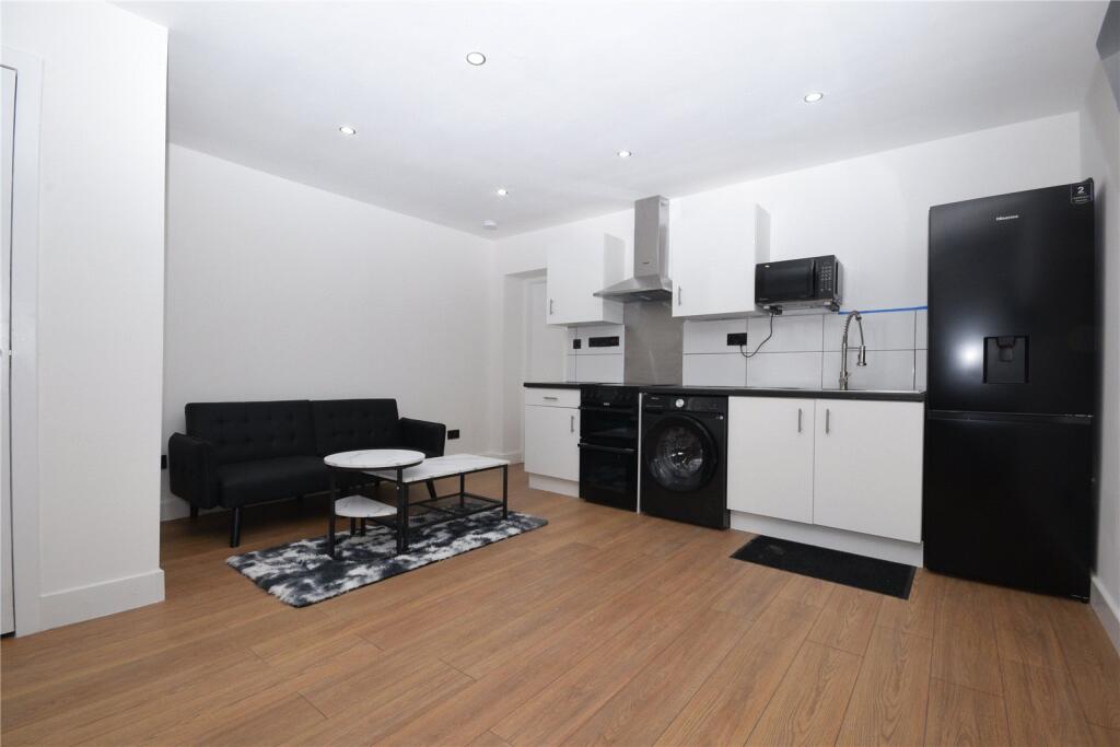 Main image of property: Flat 4, Leeds Road, Rothwell, Leeds, West Yorkshire