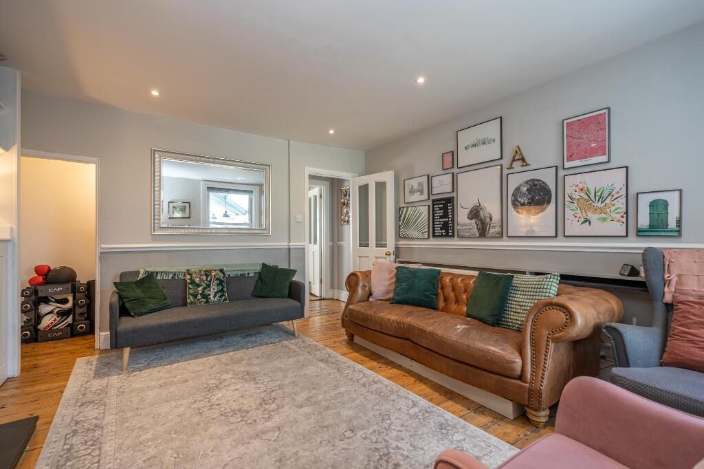 Main image of property: High Street, Northchurch, HP4