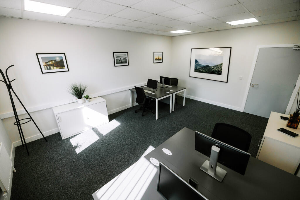 350 sqft office