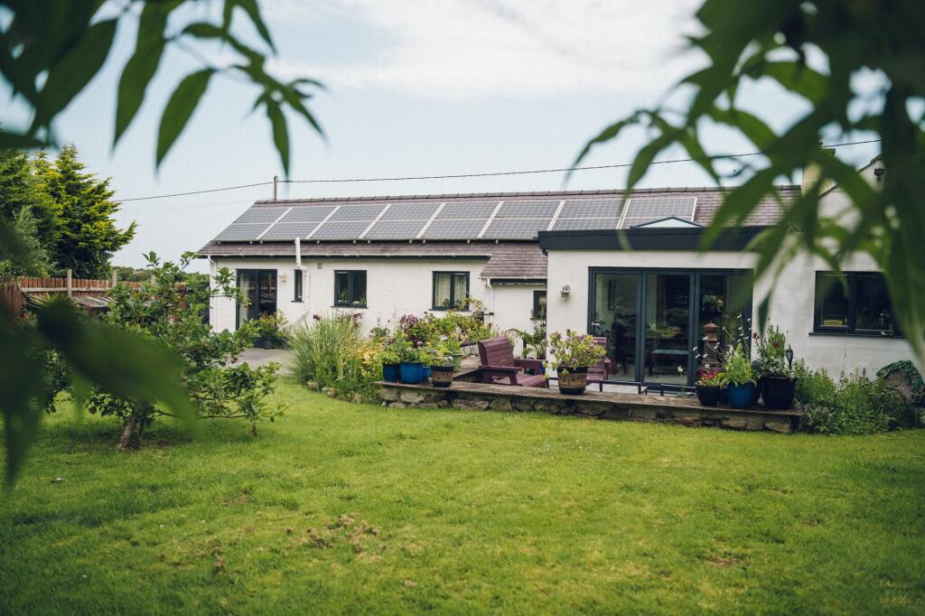 Main image of property: Bryn y Waen, Felinheli