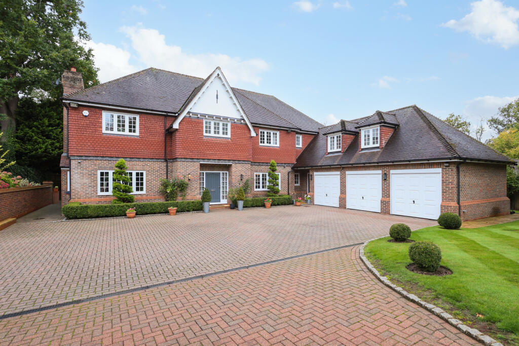 Main image of property: Percival Close, Leatherhead, Oxshott, KT22
