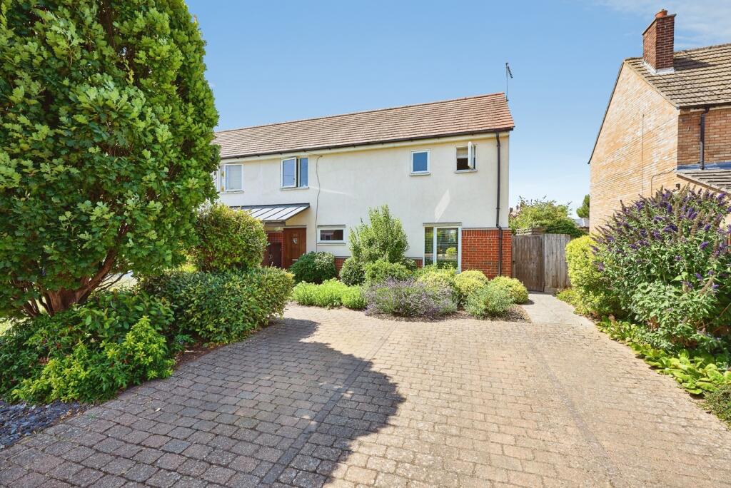 Main image of property: Sunderlands Avenue, Sawston, Cambridge, Cambridgeshire, CB22