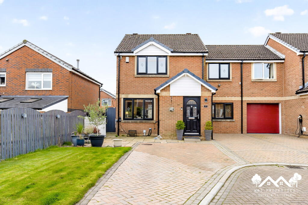 Main image of property: Oakwood Close, Darwen, BB3 0PG