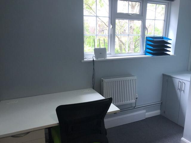 Single Desk Office