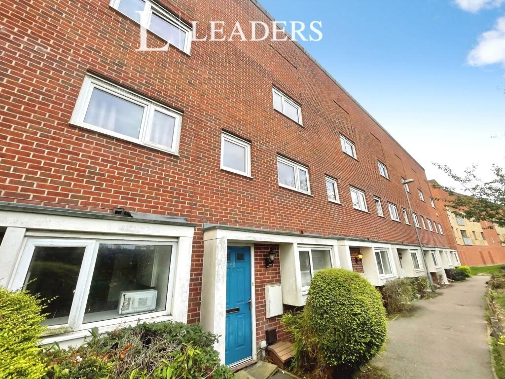 Main image of property: Room 4, 63 Aviation Avenue, Hatfield, Hertfordshire, AL10