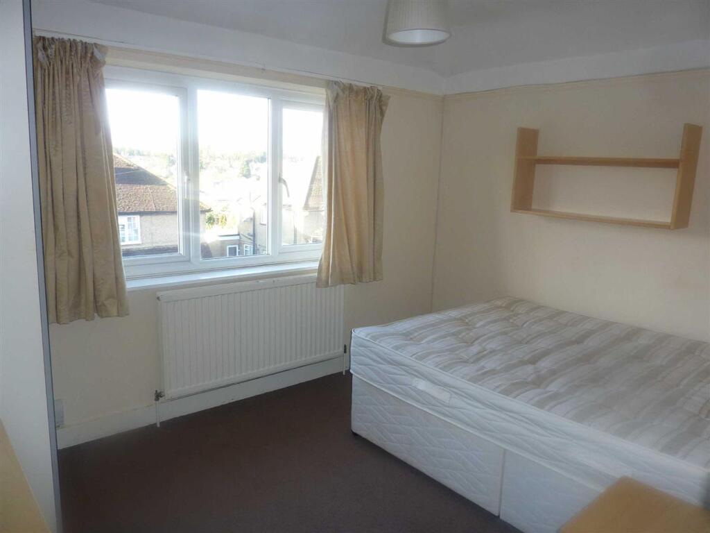 Main image of property: 3 Maynards Road, Hemel Hempstead, HP2