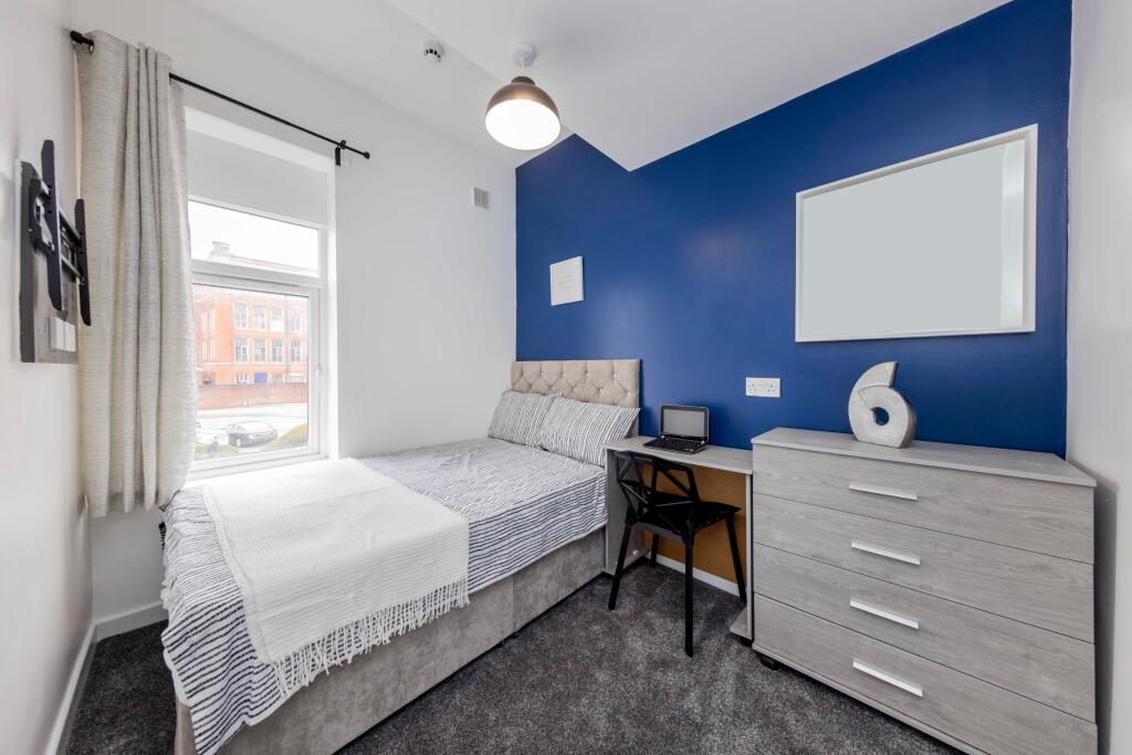 Main image of property: Oldham Road, Failsworth, Manchester, M35