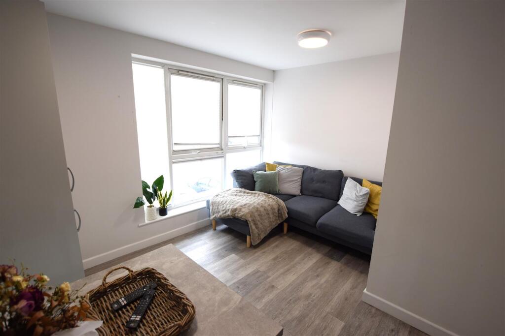 Main image of property: Apt 18, Brayford Court - En Suite Flat Share - 26/27