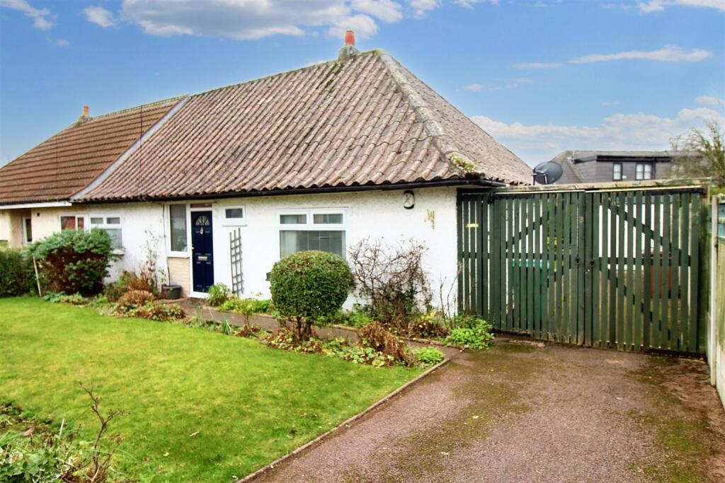 Main image of property: Selston Drive, Wollaton Park, Nottingham, NG8 1EJ
