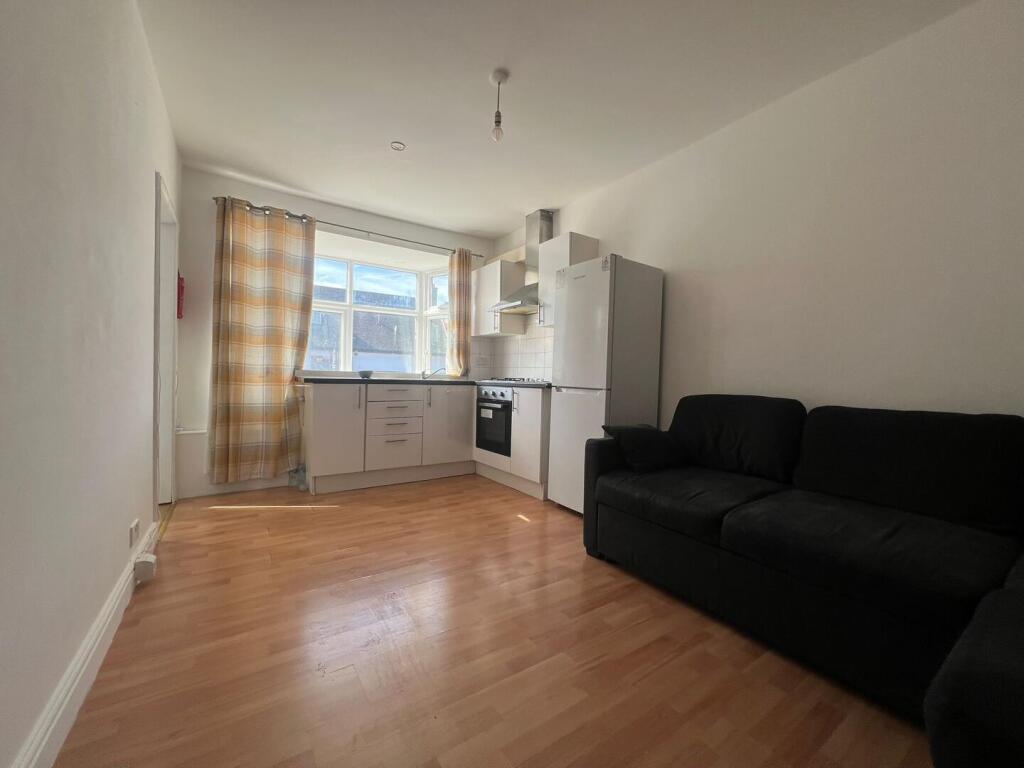 Main image of property: High Street, Hornchurch RM11