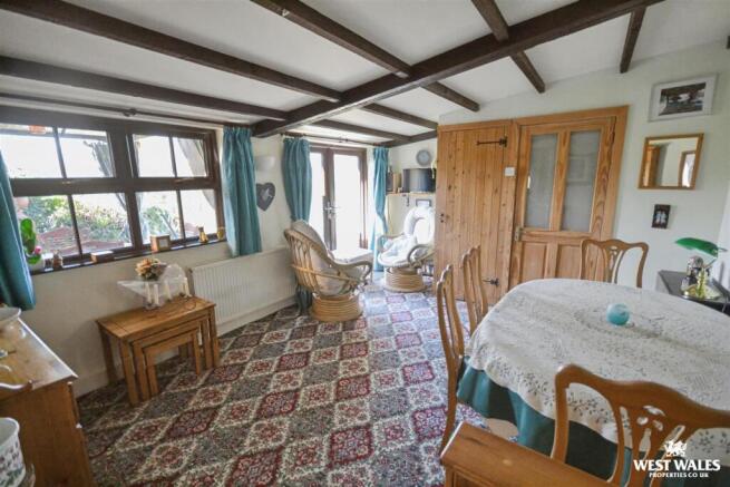 Breakfast Room / Bedroom 4