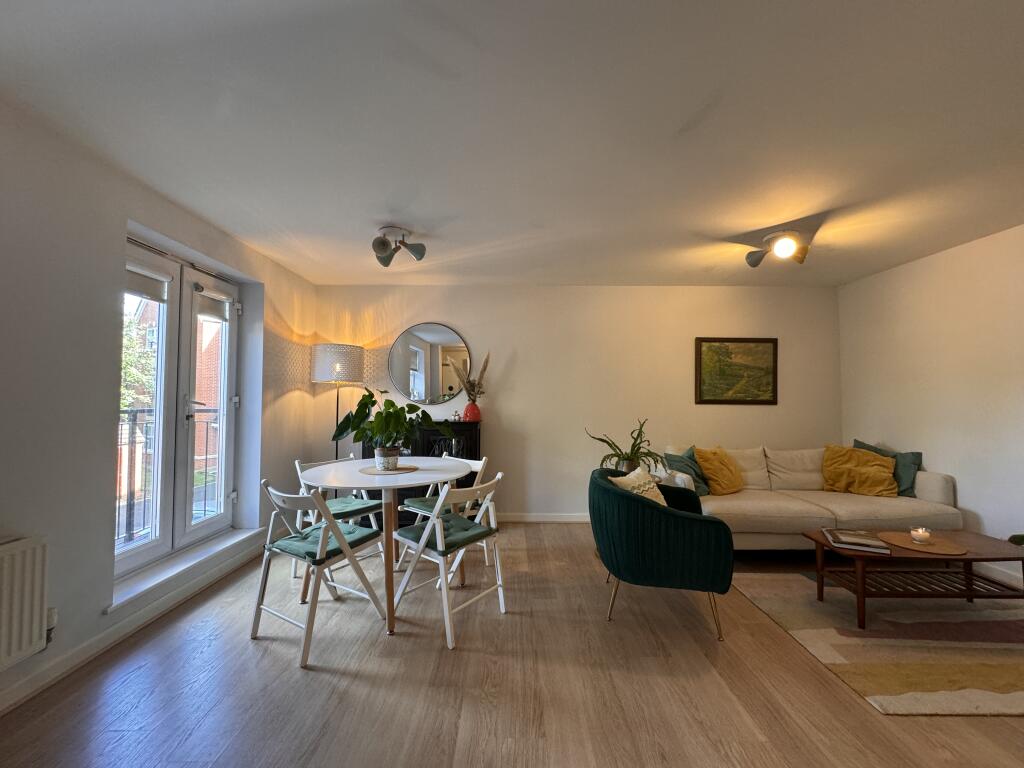 Main image of property: 39 Brandwood Crescent, Birmingham, B30 3QQ