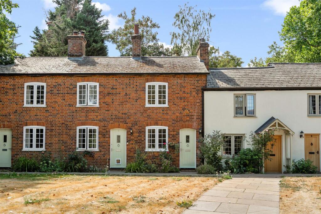 Main image of property: Letter Box Row, Gosmore, Hitchin SG4 7QE