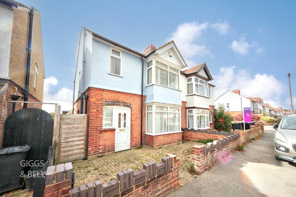 Main image of property: Rutland Crescent, Luton, Bedfordshire, LU2 0RG
