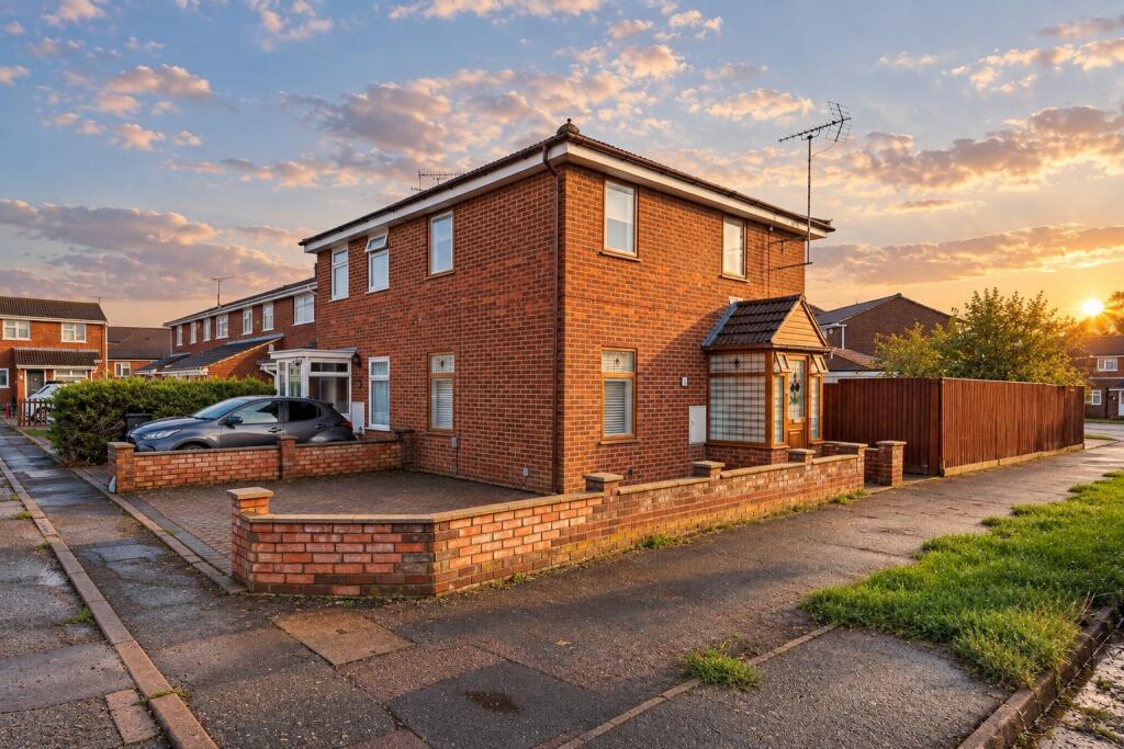 Main image of property: Dunsmore Road, Luton, Bedfordshire, LU1 5JU