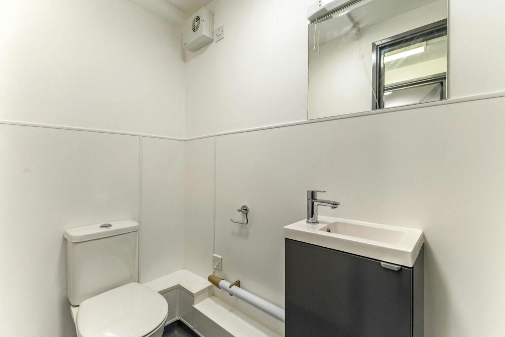 115557_Unit-20-Shepperton (41)_low.jpg