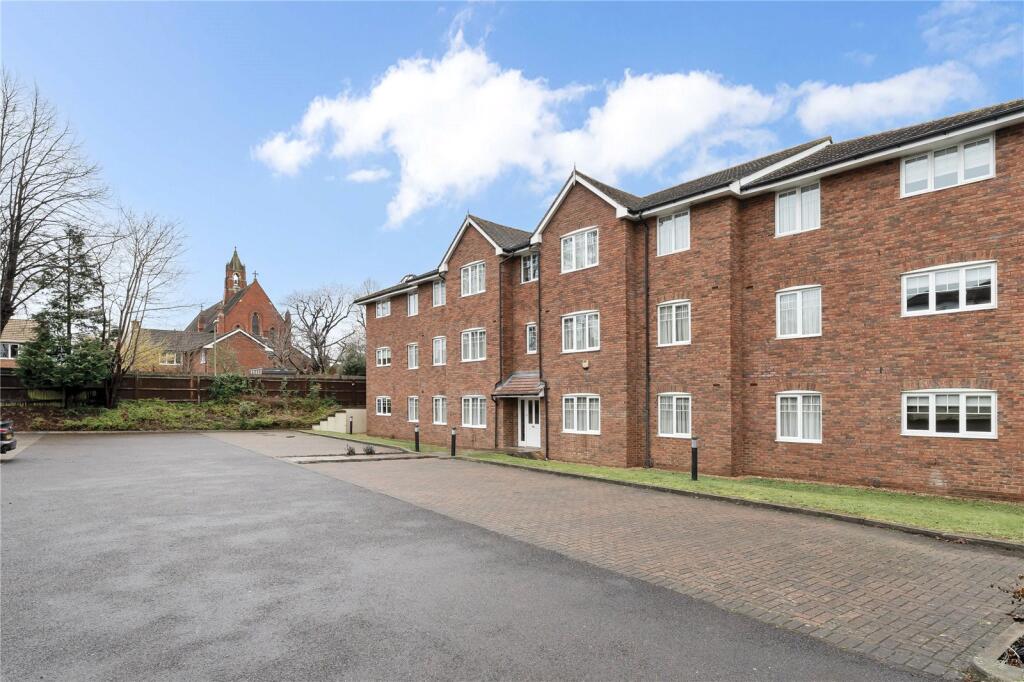 Main image of property: Reading Road, Farnborough, Hampshire, GU14