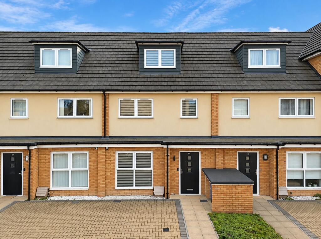 Main image of property: Sartoria Close, Grays