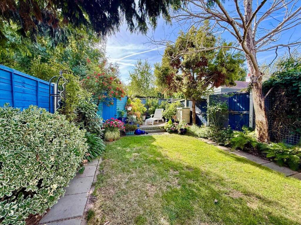 Main image of property: Glendale Gardens, Leigh on Sea