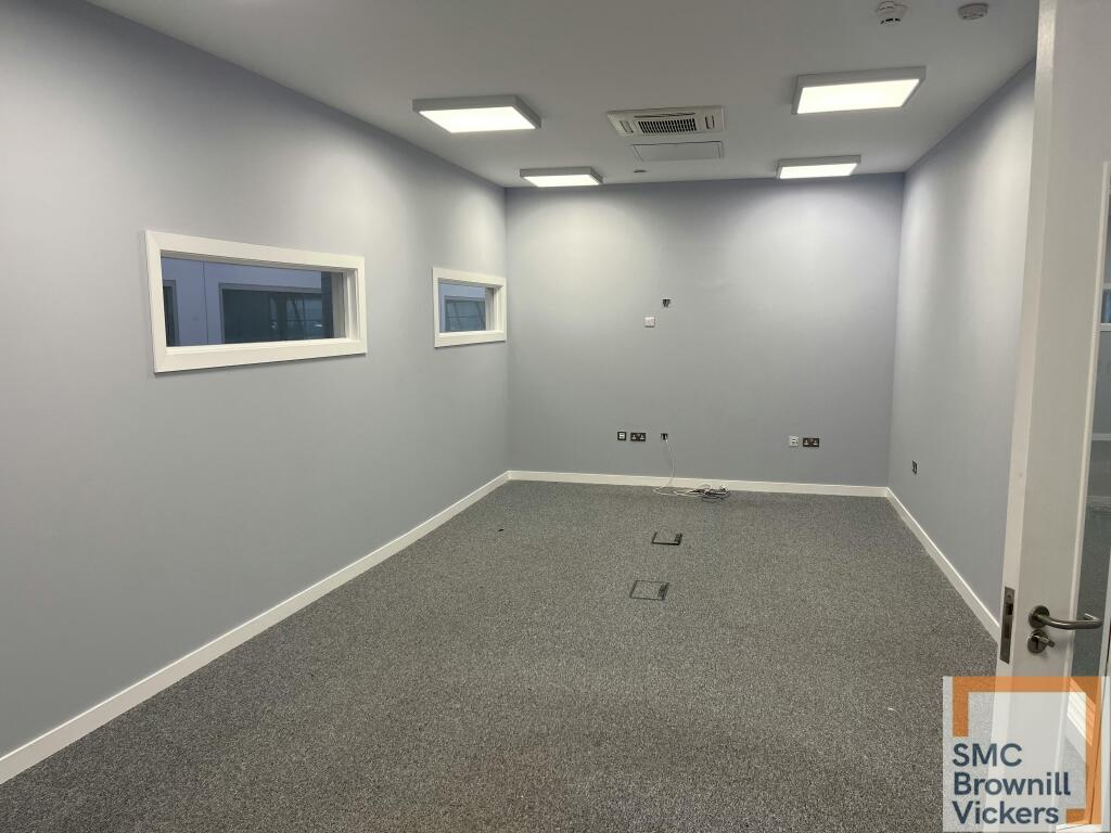 Officespacerainhamhaveringessexsmalloffices.jpg