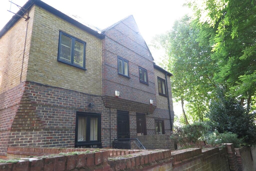 Main image of property: Cunard Walk, Surrey Quays SE16