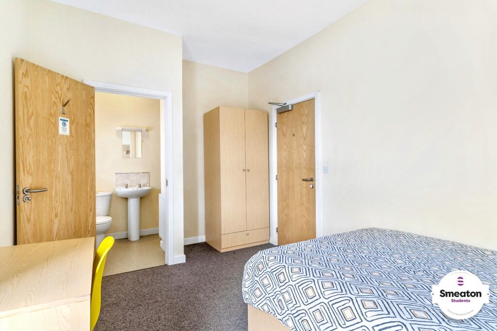 Main image of property: Town House, 32 Harwell Street, Plymouth, Devon, PL1 5BN