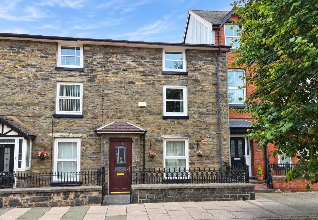 Main image of property: High Street, Bala