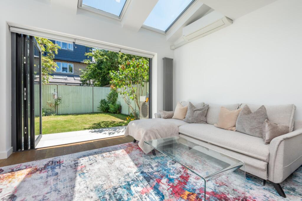 Main image of property: Magellan Place, 
Cubitt Town, E14