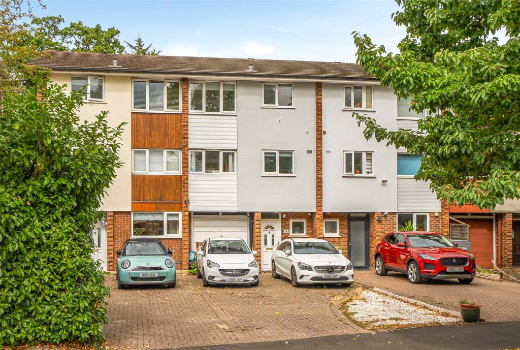 Main image of property: The Avenue, Worcester Park, KT4