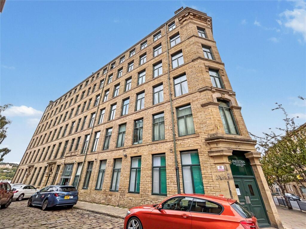 Main image of property: Apartment 70, Broadgate House, Broad Street, Bradford, West Yorkshire