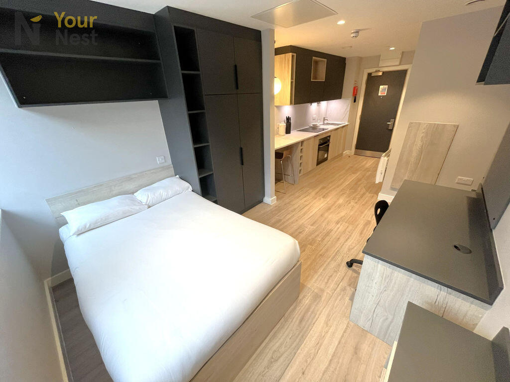 Main image of property: Classic mid floor studio, Briggate Studios,  Leeds, LS1 6AA