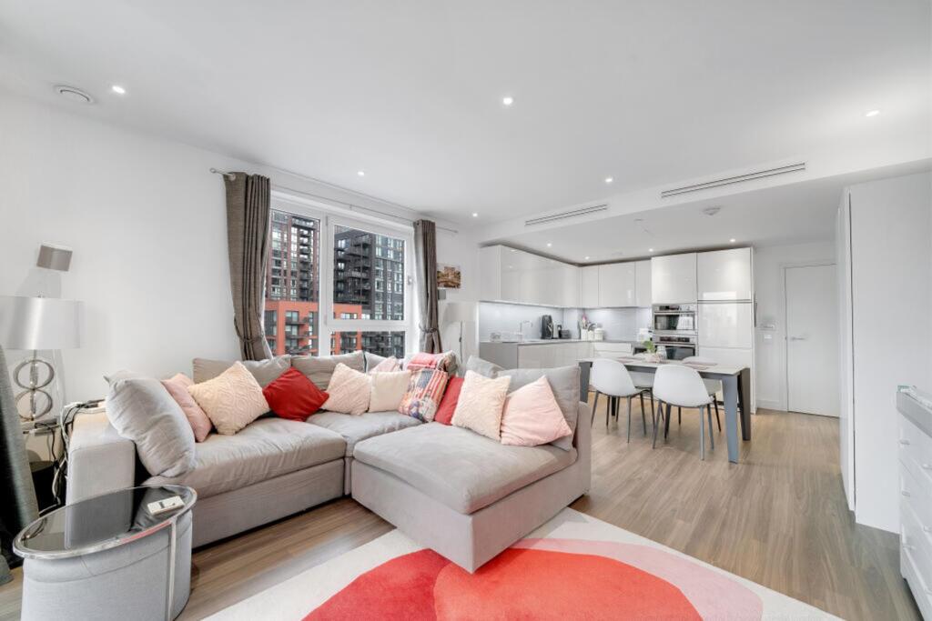 Main image of property: Wandsworth Road, Brent House, SW8